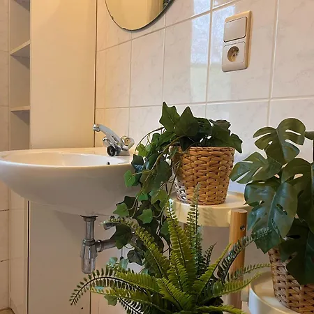 In Hasti Re With Terrace, Cleaning Included * Blaimont